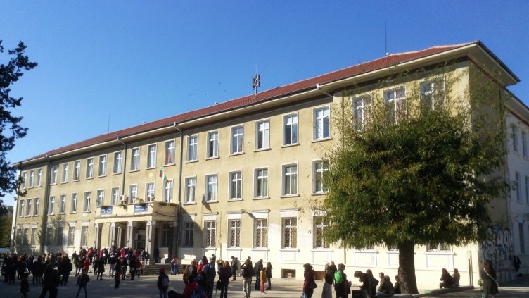 С 500 лв. увеличават заплатата на преподаватели в програмата „Мотивирани учители“