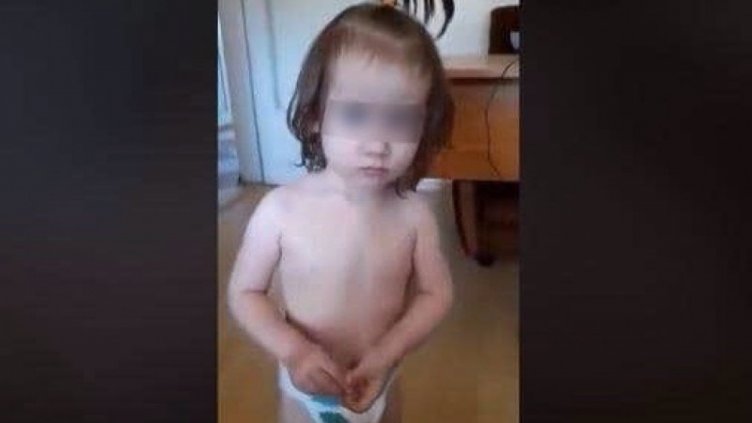 Гнусно! Майка млати 3-годишното си дете. Отнеха й го