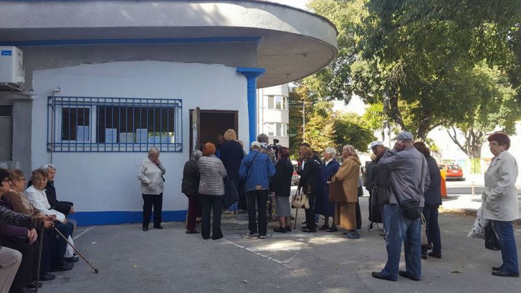 Над 13 000 абонаментни карти за транспорт във Варна са издадени предварително