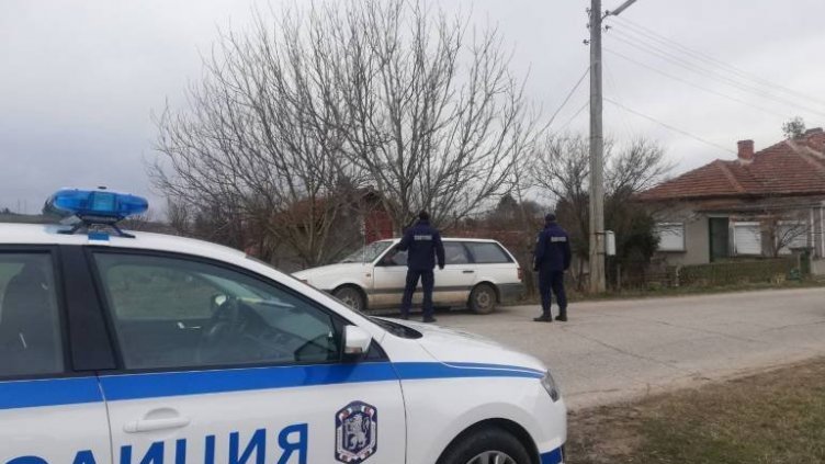 Ужас: Самотна майка уби 8-годишната си дъщеричка с нож