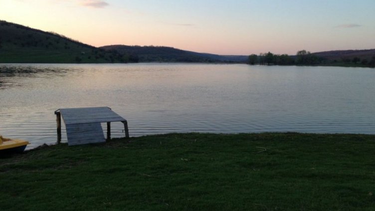 Евакуират Ново Ботево заради опасност от скъсване на язовирна стена