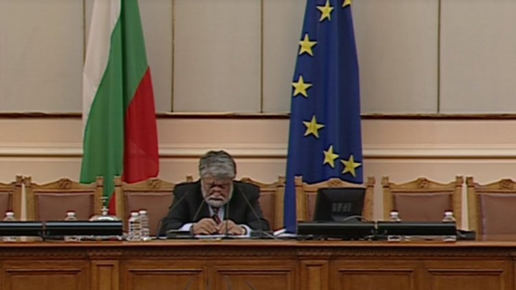 На трети и четвърти опит: Депутатите не можаха да си изберат председател