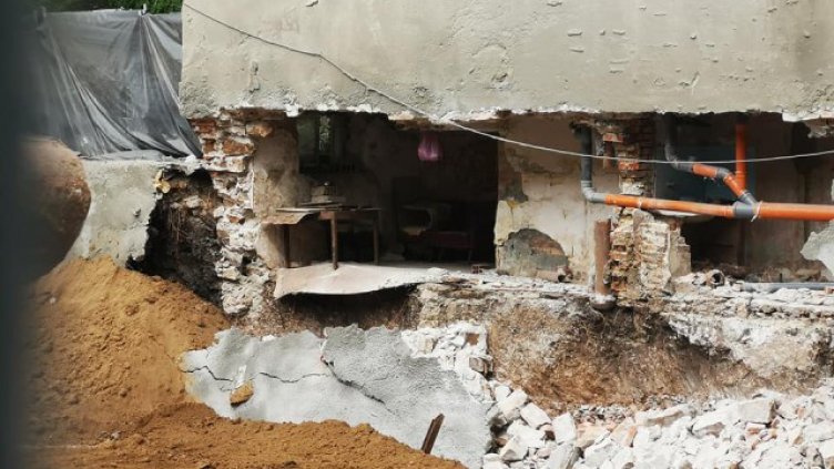 Срути се укрепление на строеж в София