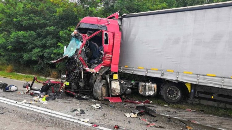 Шофьор загина при тежка катастрофа в Шуменско 