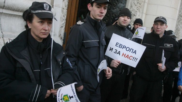 Започват протести пред съдебните сгради в 27 града