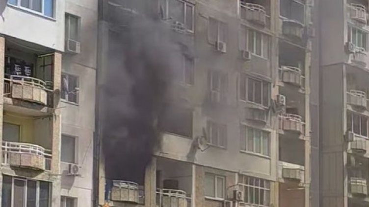 Мъж загина при пожар във Варна (СНИМКА/ВИДЕО)