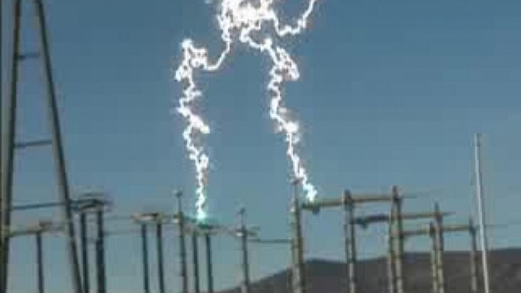 Волтова дъга обгори двама работници в Габрово