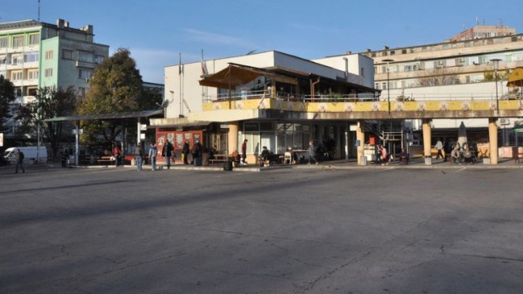 Десетки автобусни курсове са отменени в Хасково