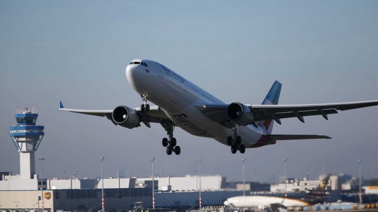 Арабин се опита да прати самолет при Аллах