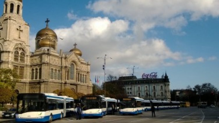 Пускат допълнителни автобуси за Великден