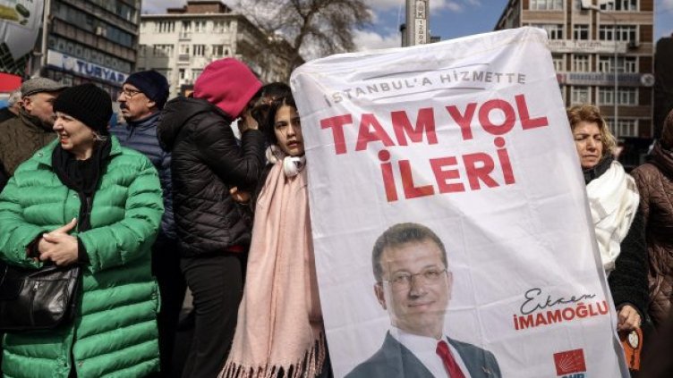 Имамоглу: Младите хора ще донесат по-добри времена за Турция