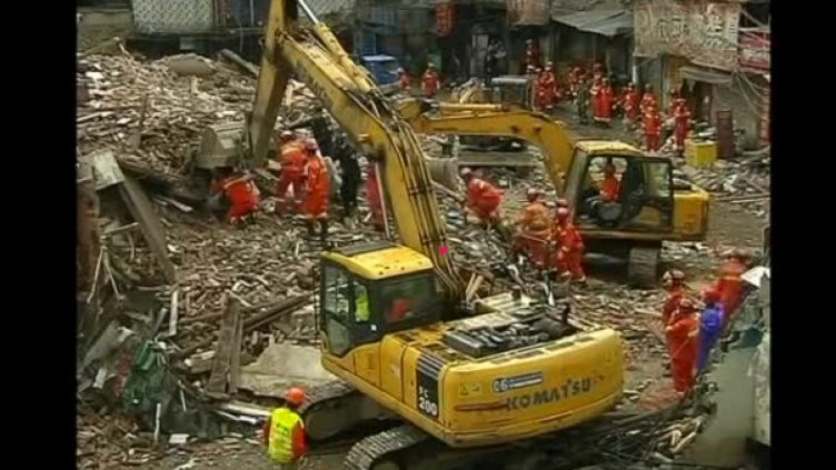 Четири жилищни сгради се срутиха в Китай (ВИДЕО)