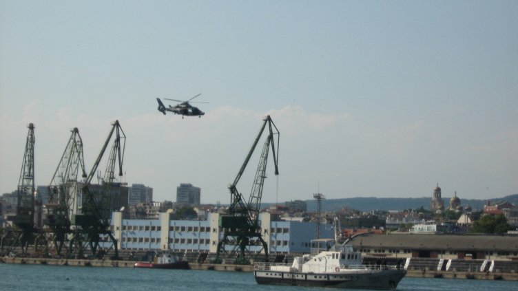 "Пантер" и кораб изненадаха с учение варненци