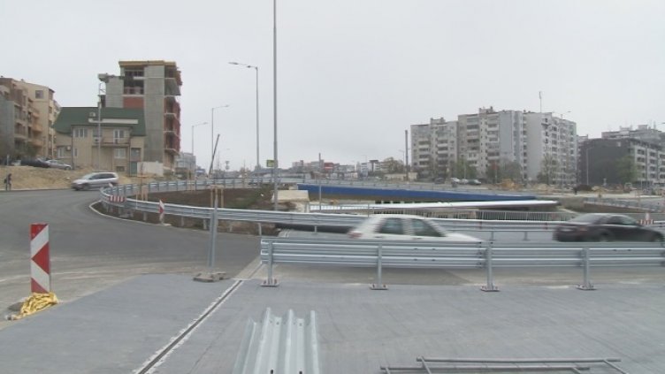 Читателят: Не сте ли се запитвали защо шофьорите масово не знаят правилата за кръговите кръстовища?