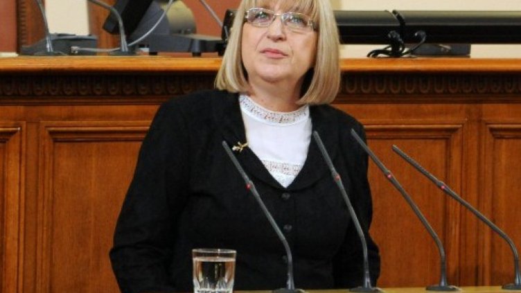 Цецка Цачева: Няма масова чистка в НС