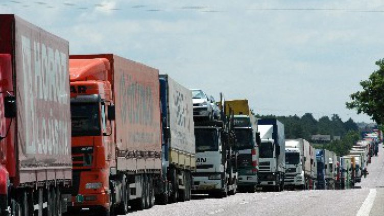 Километрична опашката от тирове на ГКПП „Дунав мост 2” на изход от България