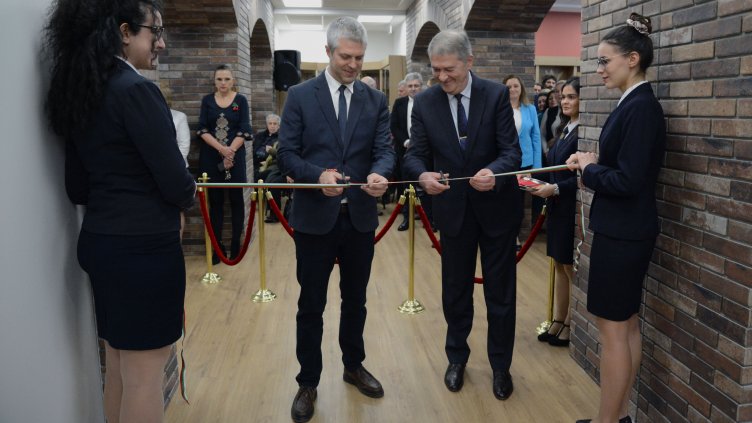 Във Варна се намира най-модерната медицинска библиотека в България (СНИМКИ)