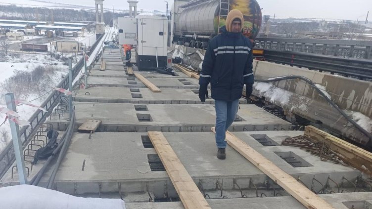 Студът спря ремонта на "Дунав мост"