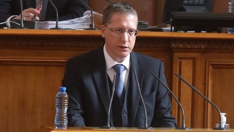 Конфуз: Депутат от ПП-то с нерегистриран "Смарт", спрян е, глобен е!