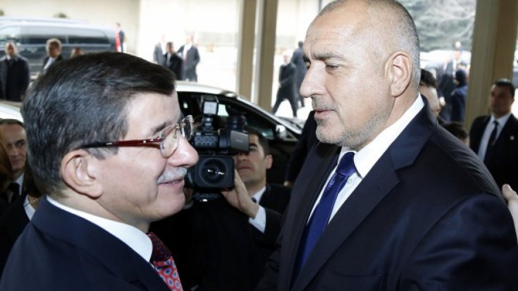 Борисов заявил на Давутоглу, че няма да взима страна в конфликта в ДПС