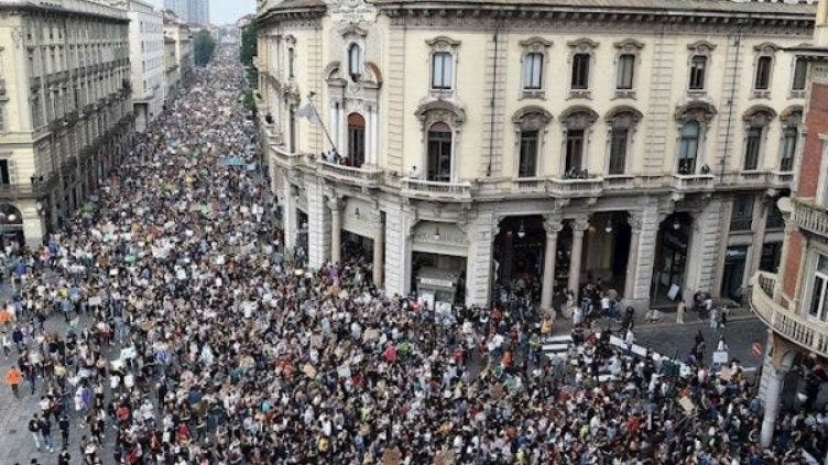 В Милано и Торино излязоха на протест срещу ограничителните мерки