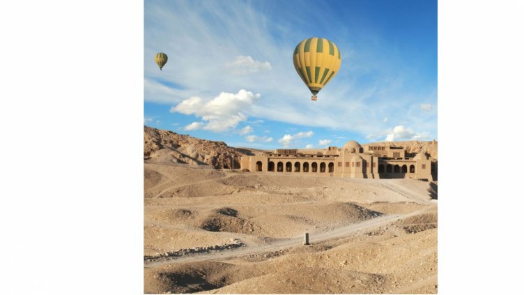 Загинал и ранени след падане на туристически балон в Египет