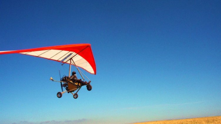 Загина пилот на делтапланер, паднал край Казанлък, пътникът му е в кома