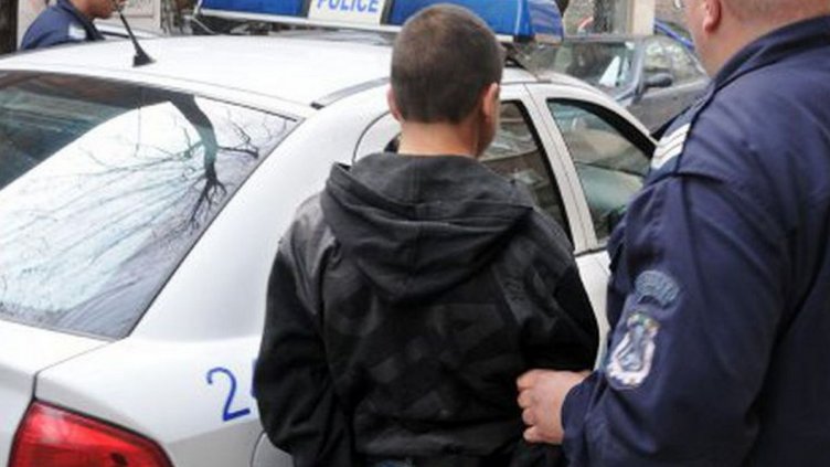 Арестуваха младеж от Езерово за серия кражби в центъра на Варна