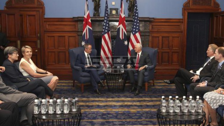 Майк Пенс: САЩ ще спазят споразумението за бежанците с Австралия