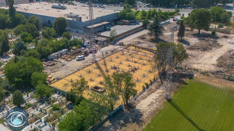 Нова луксозна сграда никне до гробищата във Варна (СНИМКИ)