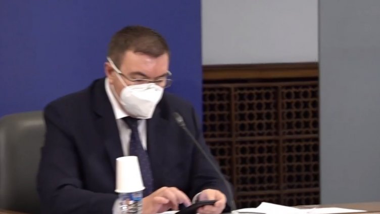 Здравният министър тръгва на хайка из болниците