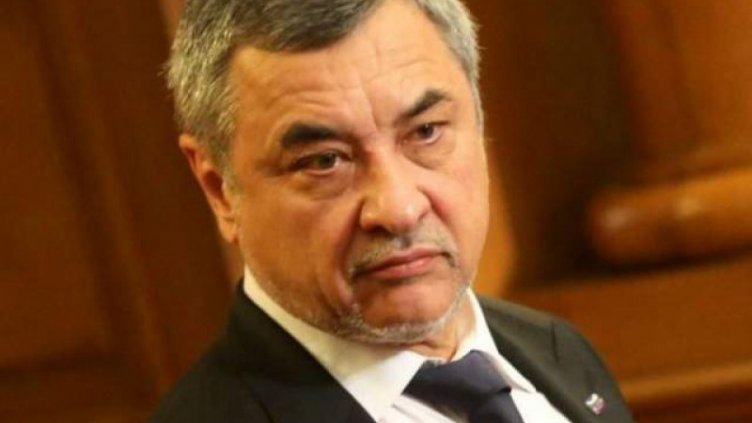 Валери Симеонов продължи атаката си срещу министъра на туризма Николина Ангелкова 