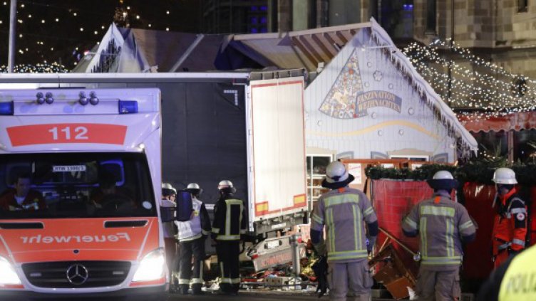 Четирима души са били арестувани за връзки с заподозрения за нападението в Берлин