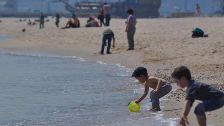 Проверяват чистотата на морската вода