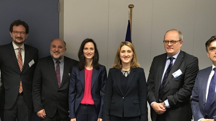 Мария Габриел: Работим по пътна карта за отпадане на таксите за роуминг за страните от Западните Балкани