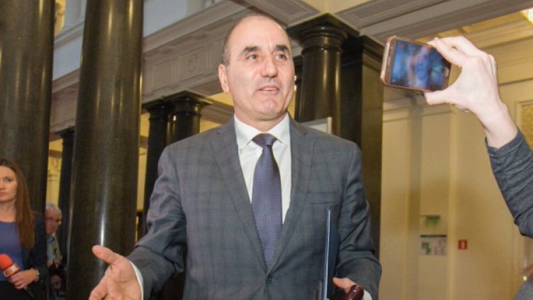 Парламентът прие оставката на Цветанов
