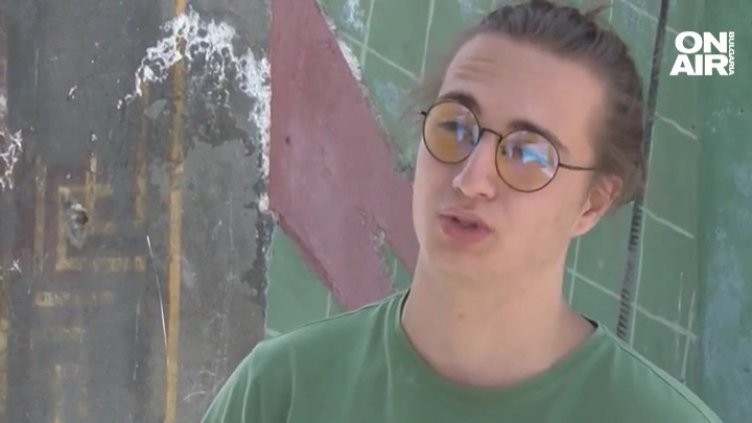 Марк – по халат и джапанки на бала, защото: Важен е комфортът ВИДЕО