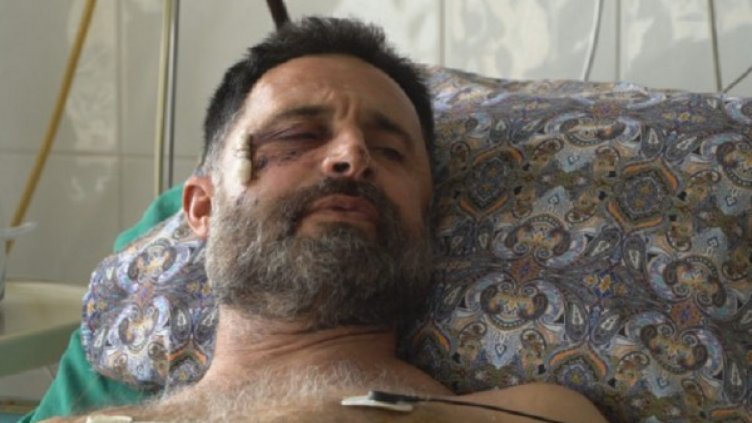 Борч прати фермер в болница със счупен крак, ребра...