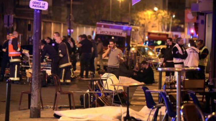 Броят на жертвите от атаките в Париж достигна 153 души