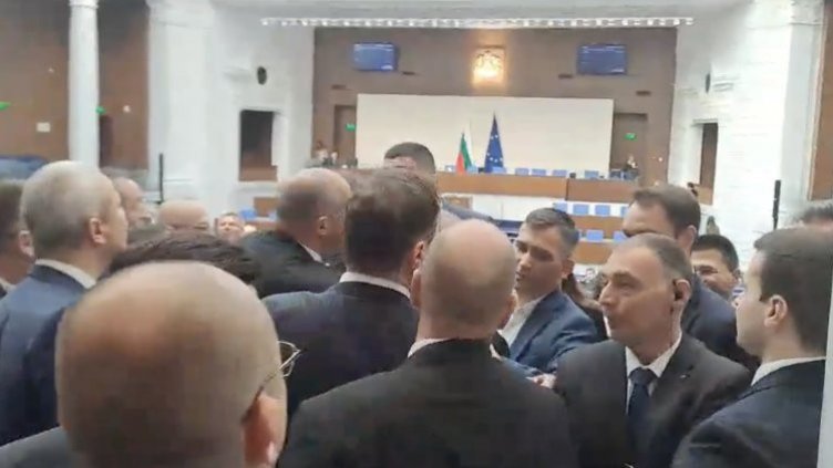 Нов сблъсък между депутати в парламента