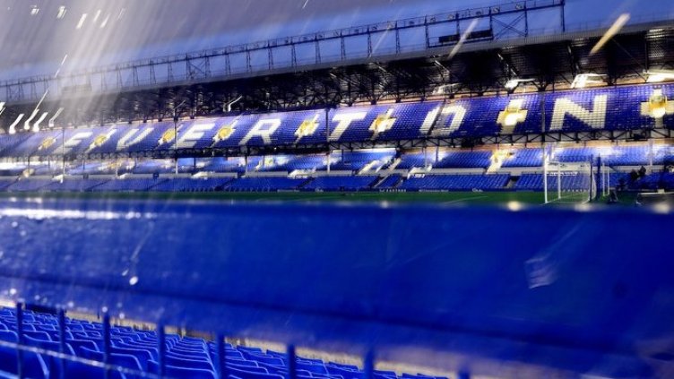 Брутална буря отложи култово дерби във Висшата лига на Англия