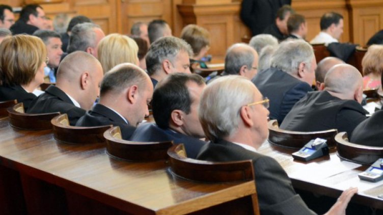 A, B, C... Депутатите ни влизат в клас, ще учат чужди езици