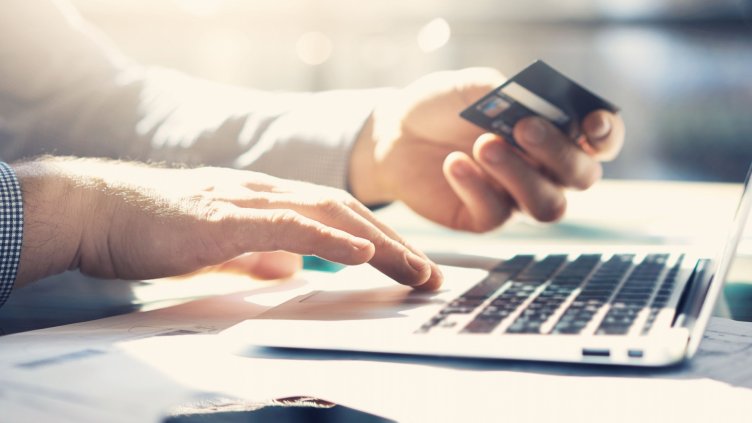 Половината българи склонни да дават лични данни в нета