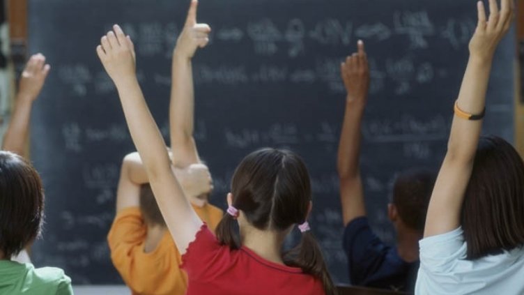 До месец учениците от I клас до VII клас  - с електронни варианти на учебниците