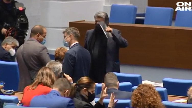 Защо едни творци ще получат държавна помощ, а за други – ни стотинчица