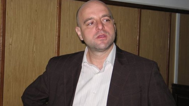 Пернишкият прокурор в съда: Никога не съм удрял жена си с ръце по главата и тялото