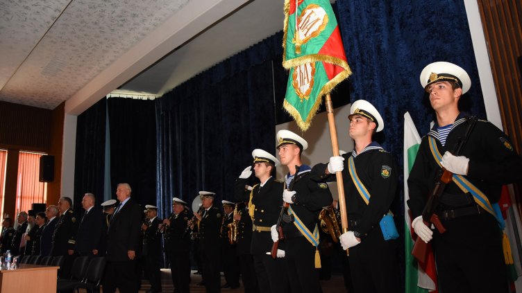 Откриха новата учебна година във Военноморското (СНИМКИ)