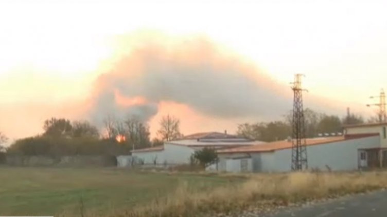 Гори пожар на територията на завод "Арсенал" в Казанлък