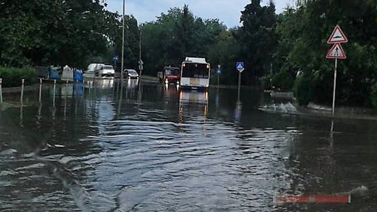 След пороите: Жертви, изчезнали и евакуирани хора в Бургаско