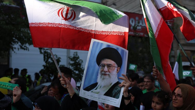 Възможно ли е да се стигне до смяна на режима в Иран?